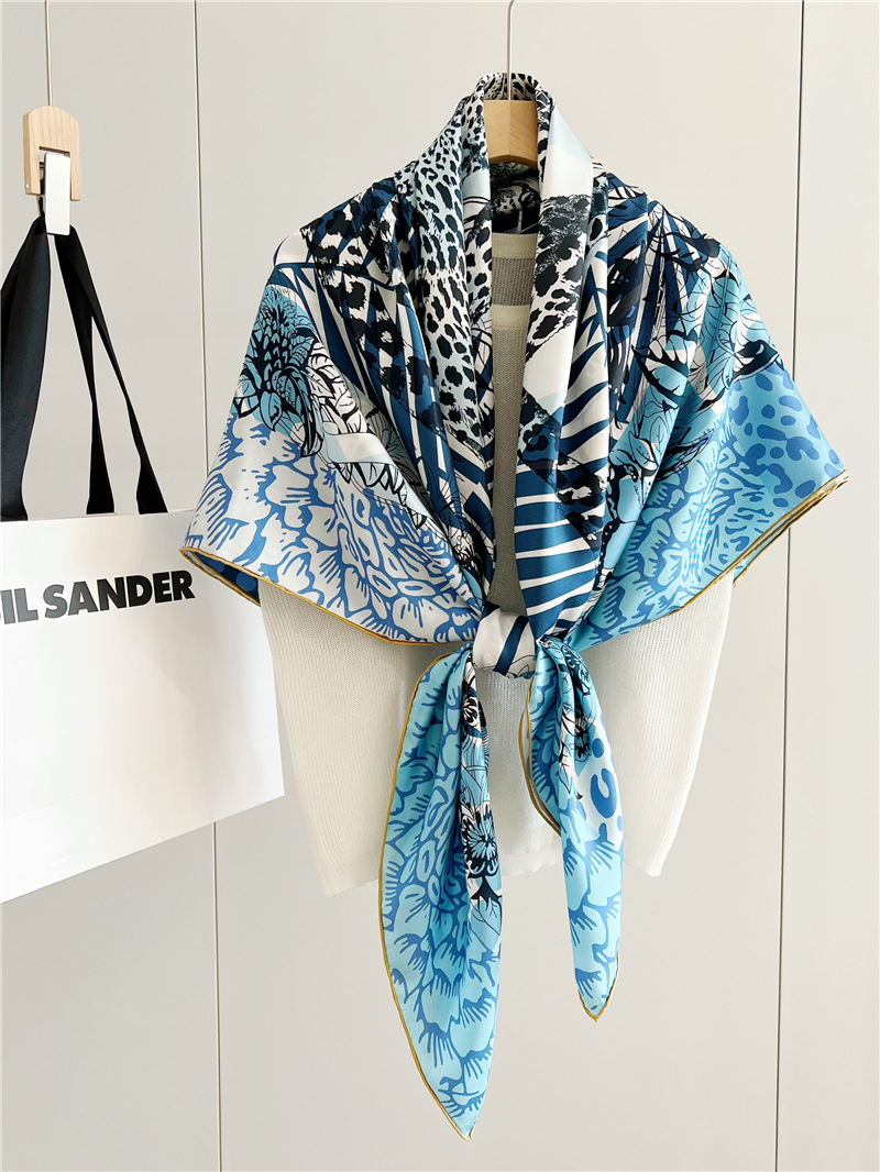 Pañuelo de seda con estampado  - Travel Accessories Luxury reseña y precio