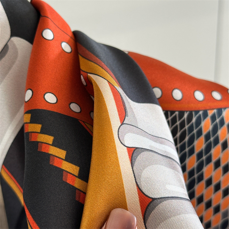 Pañuelo de seda con estampado  - Travel Accessories Luxury reseña y precio